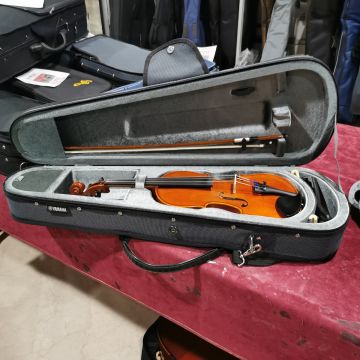 VIOLINO YAMAHA V5 1/2 CON CUSTODIA USATO