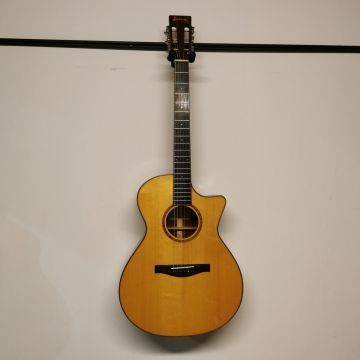 CHITARRA ACUSTICA AMOLIFICATA EASTMAN AC508EC USATA